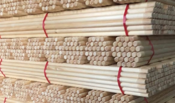 Fırça sapı 120 cm Çam Ağacından üretilmiştir